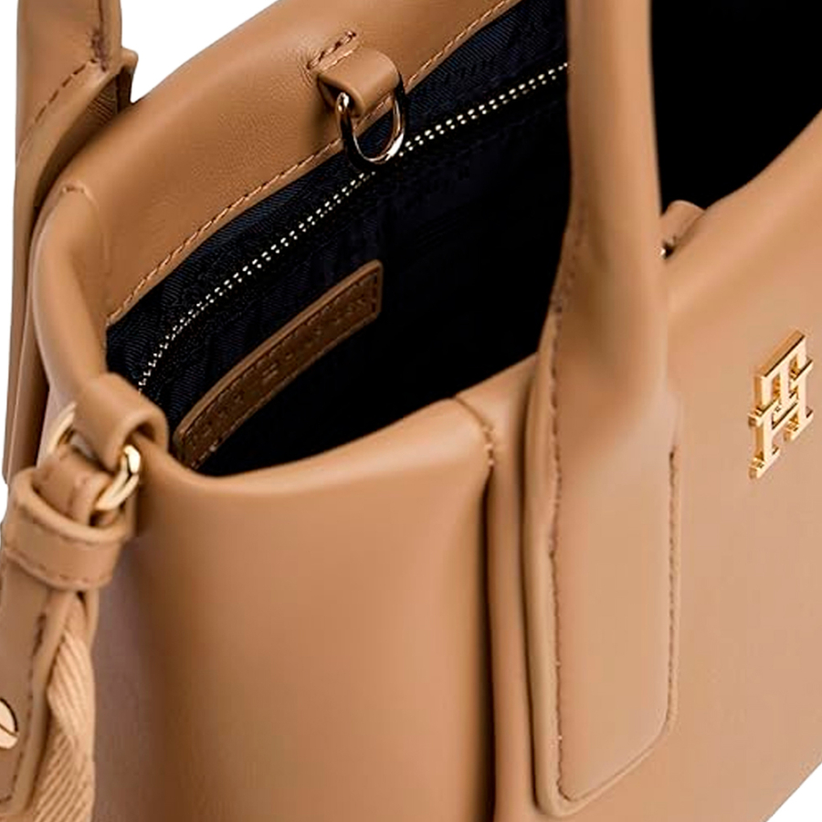 essential-tote-bag-with-metallic-logo essential-tote-bag-with-metallic-logo