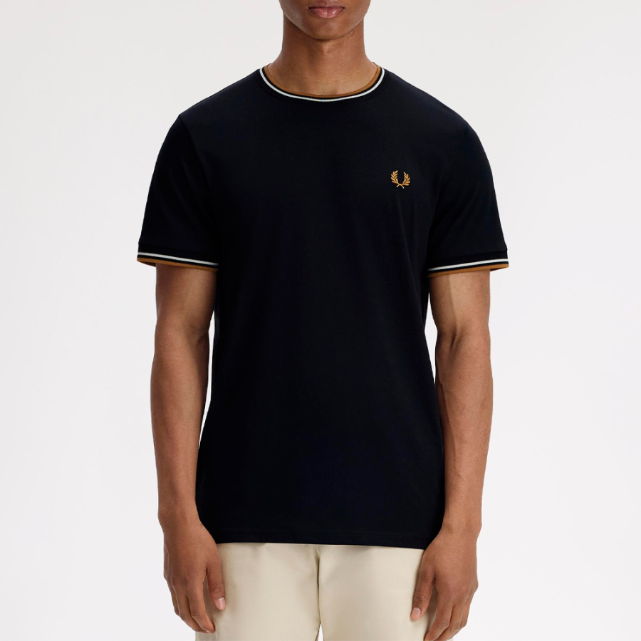 camiseta-com-acabamento-duplo