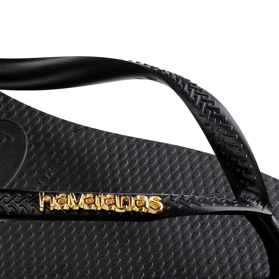 chinelo-de-dedo-metalico-com-logo-fino