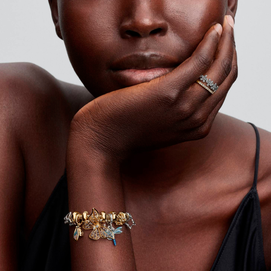 ciondolo-a-forma-di-farfalla-traforata-di-grandi-dimensioni ciondolo-a-forma-di-farfalla-traforata-di-grandi-dimensioni