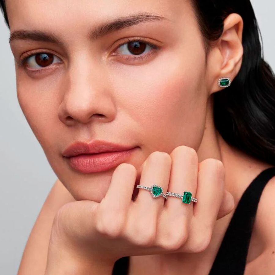 shiny-rectangular-earrings-294501c01