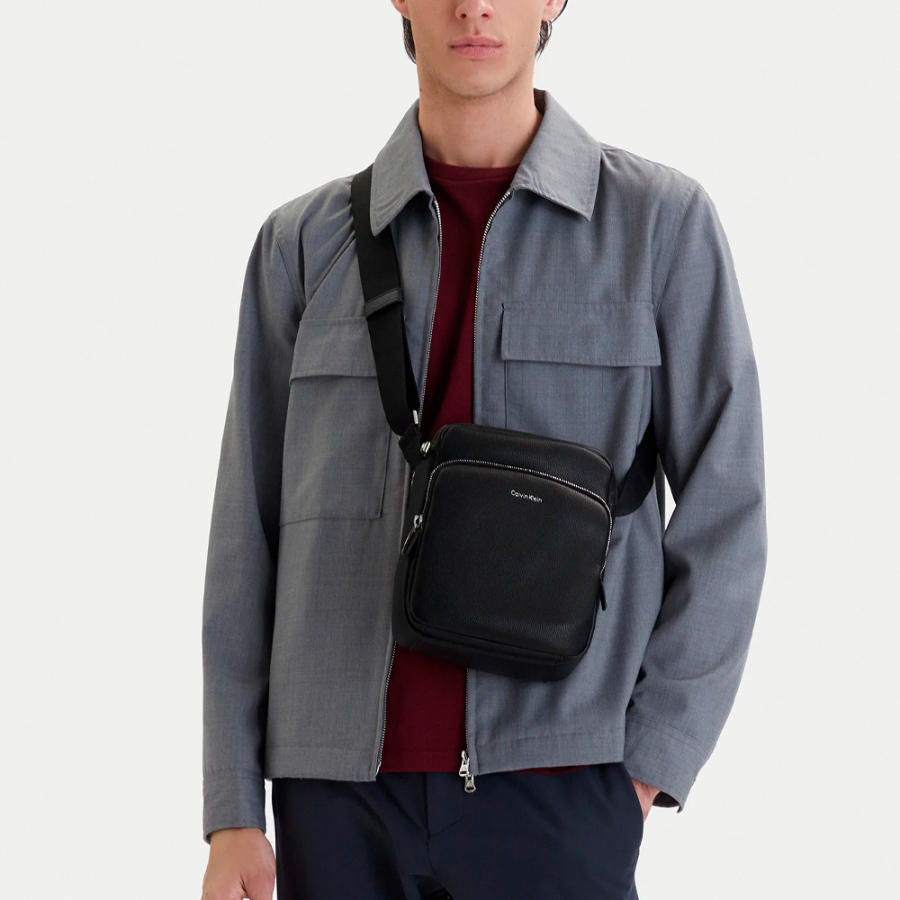 reporter-umhangetasche-mit-erhohtem-fach