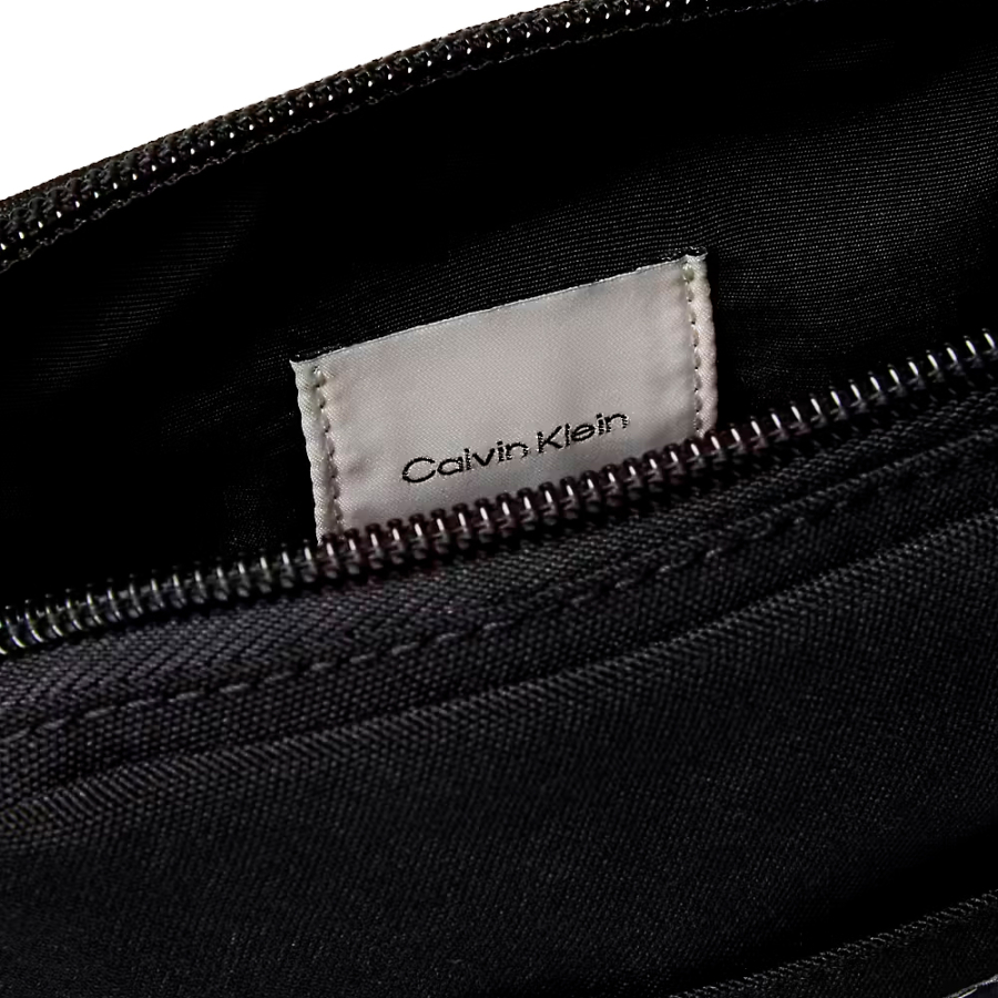 reportertasche-mit-klassischem-logo