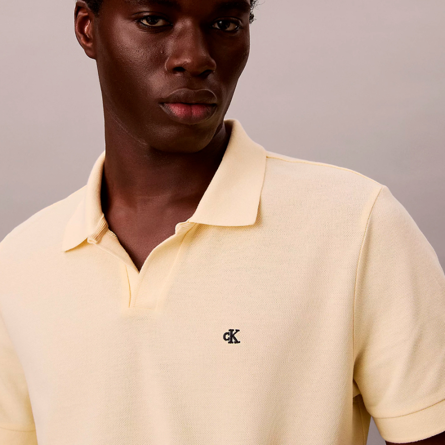 polo-en-pique-de-coton-a-col-ouvert