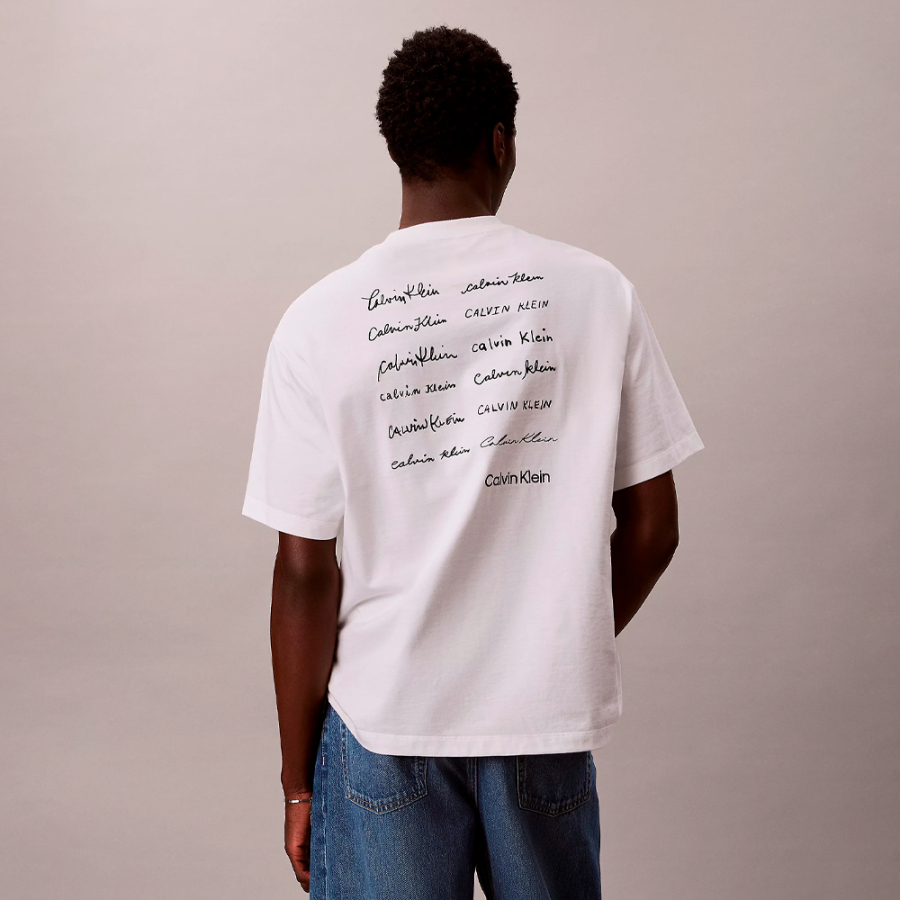 camiseta-holgada-con-logo-escrito