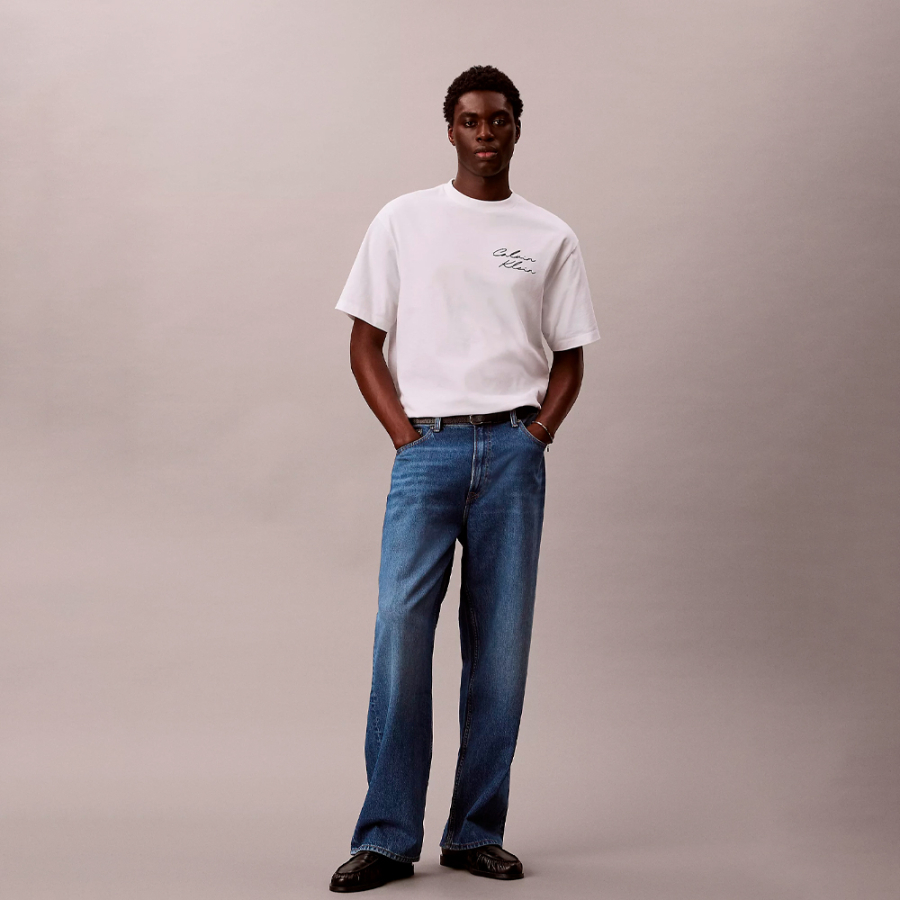 camiseta-folgada-com-logotipo-estampado