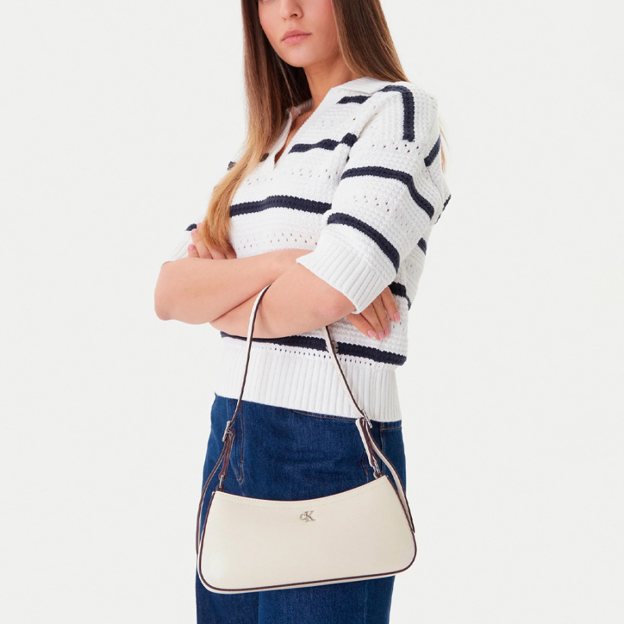 bolsa-de-ombro-pequena-com-logotipo-monogramado