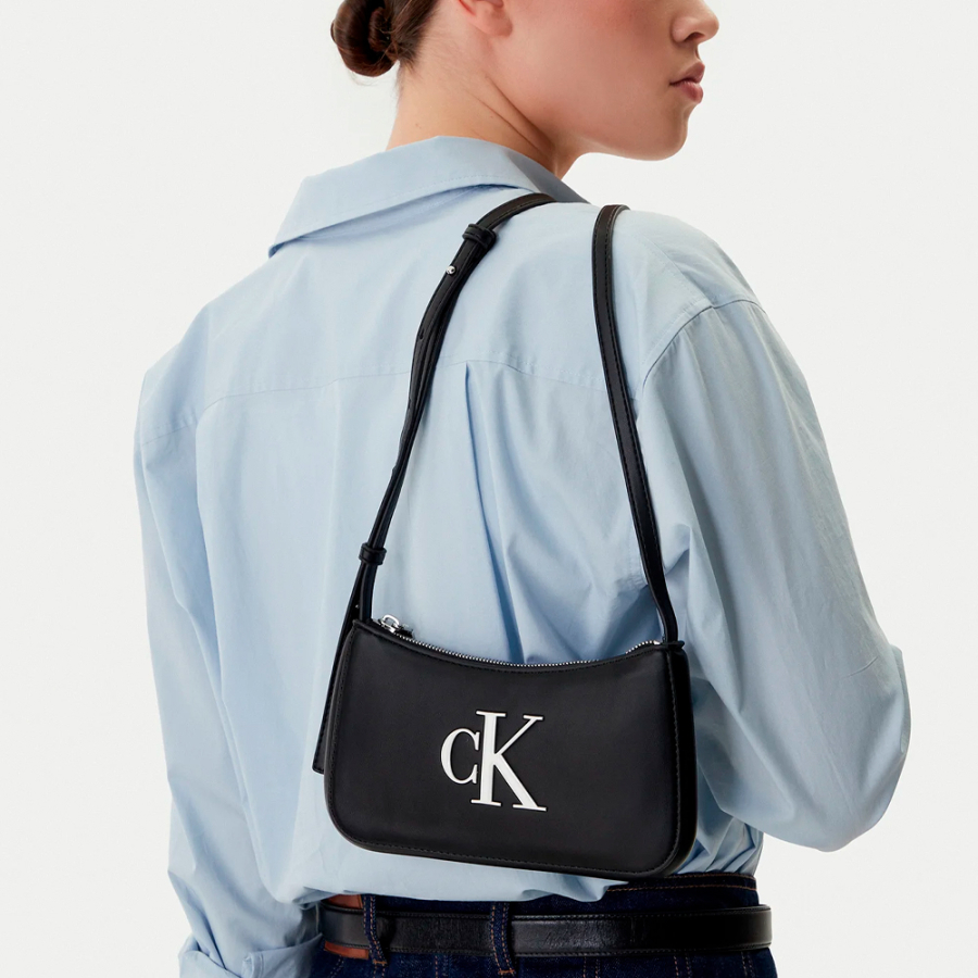 petit-sac-bandouliere-avec-monogramme-grave petit-sac-bandouliere-avec-monogramme-grave