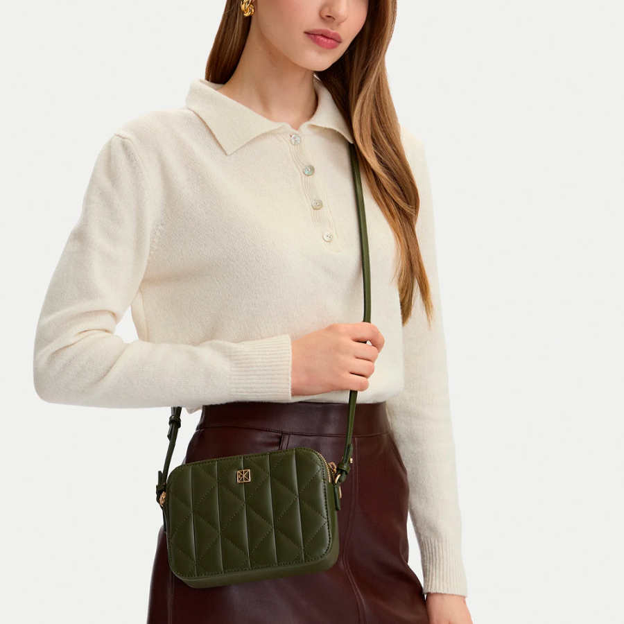 bolsa-acolchoada-para-camera-com-ziper-duplo-e-logotipo-iconico