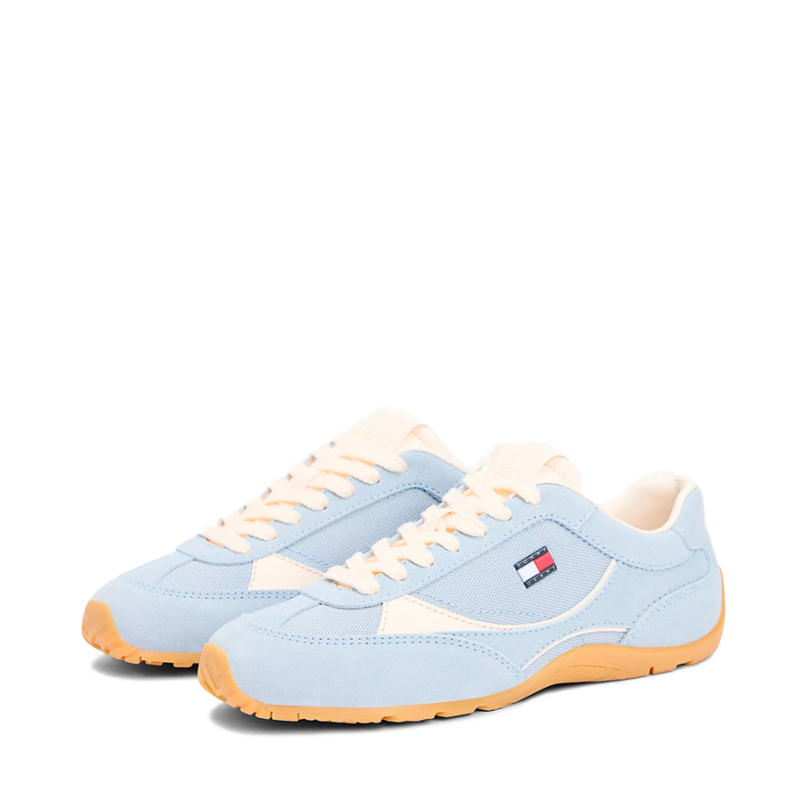 running-shoes-with-a-serrated-sole