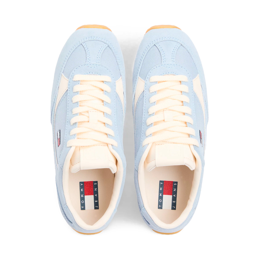 running-shoes-with-a-serrated-sole