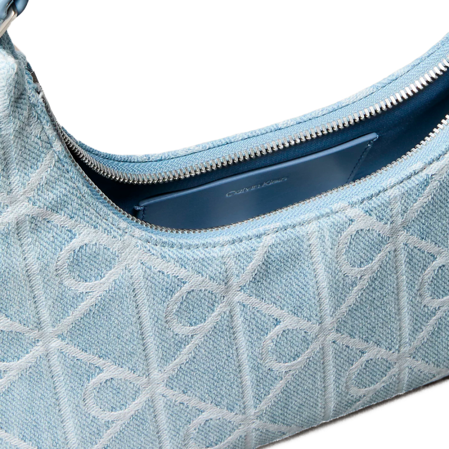 bolso-de-hombro-denim-con-logo-emblematico-en-todo-el-articulo bolso-de-hombro-denim-con-logo-emblematico-en-todo-el-articulo