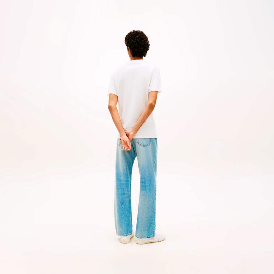 camiseta-de-malha-com-logotipo-linear-bordado