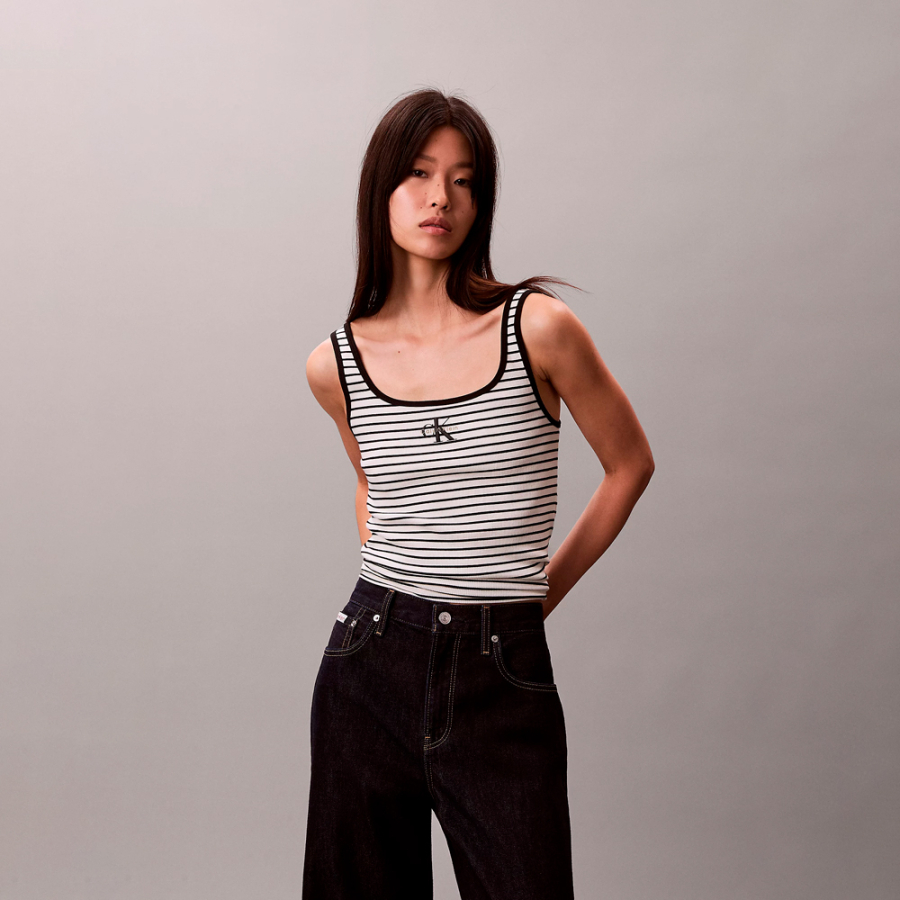 geripptes-tanktop-mit-offenem-halsausschnitt