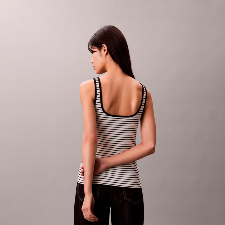 camiseta-de-tirantes-de-cuello-abierto-de-canale