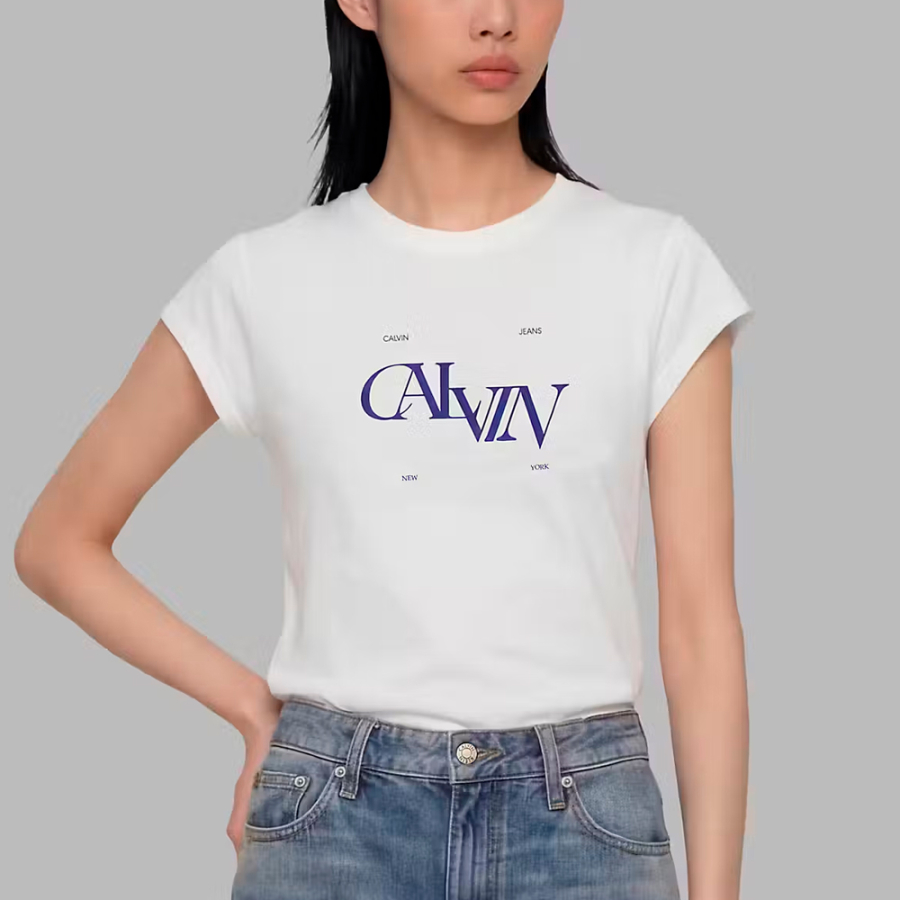 camiseta-de-corte-justo-com-estampa-de-logo-dividida