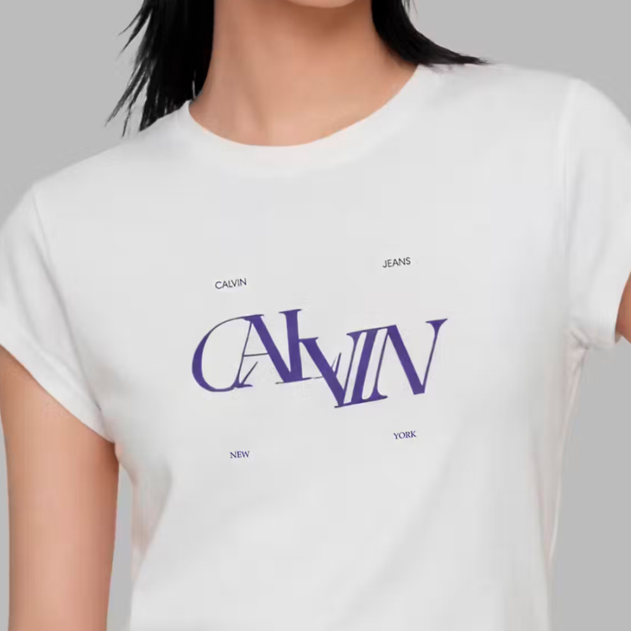 camiseta-de-corte-justo-com-estampa-de-logo-dividida