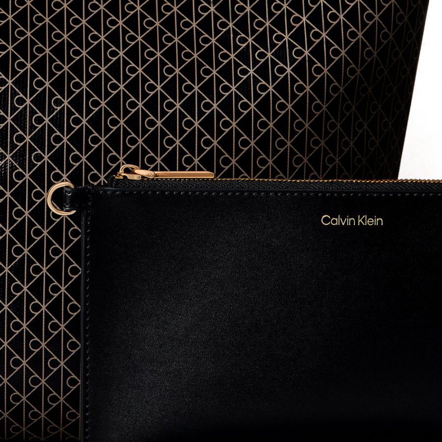 bolso-saco-con-logo-emblematico-en-todo-el-articulo