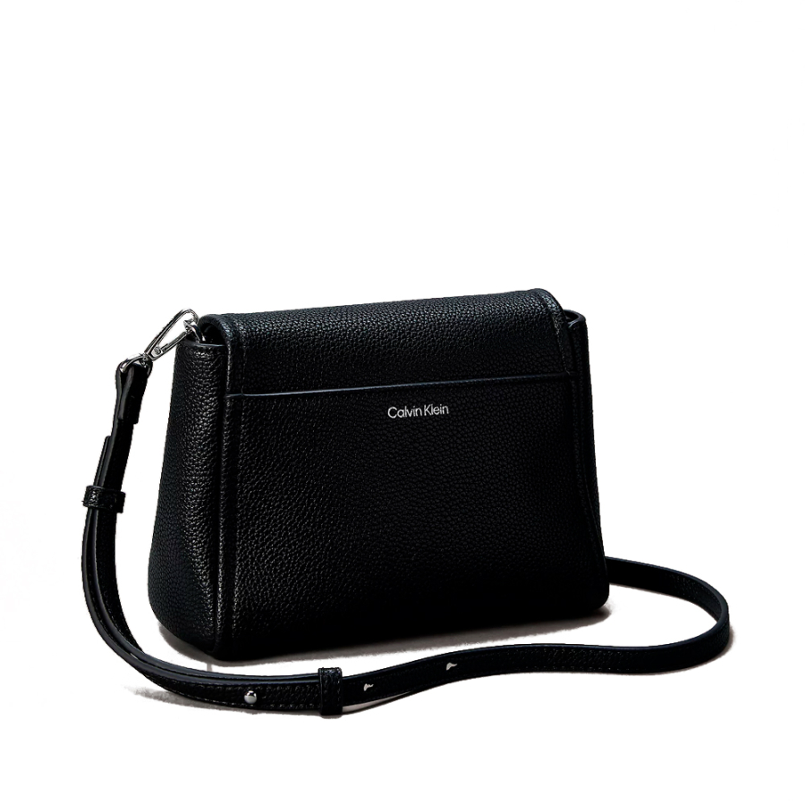 pebble-grain-shoulder-bag