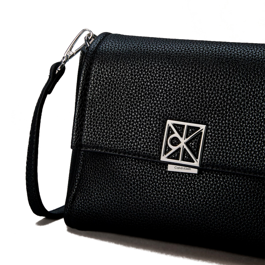 borsa-a-tracolla-con-finitura-granulata