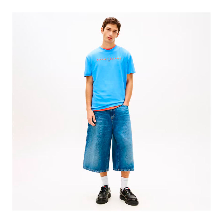 camiseta-de-malha-com-logotipo-linear-bordado