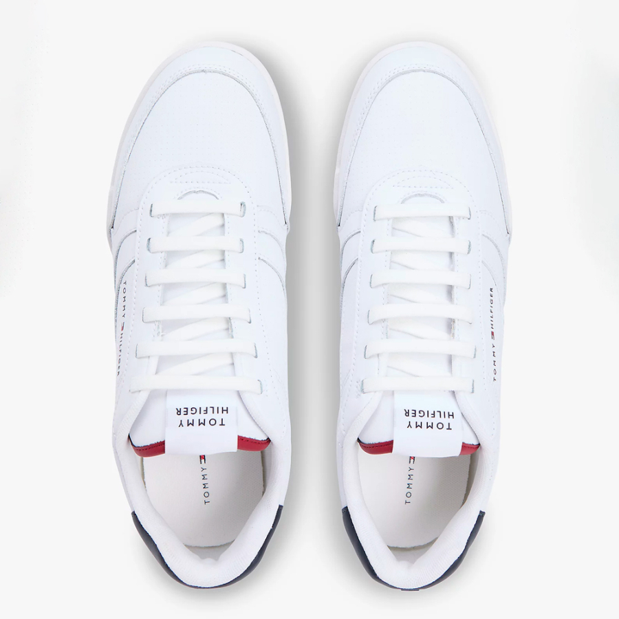 baskets-en-cuir-avec-talon-contrastant baskets-en-cuir-avec-talon-contrastant