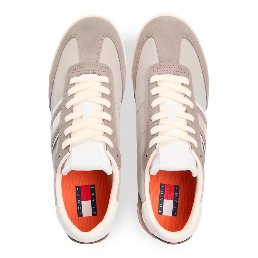 baskets-retro-a-crampons-assorties