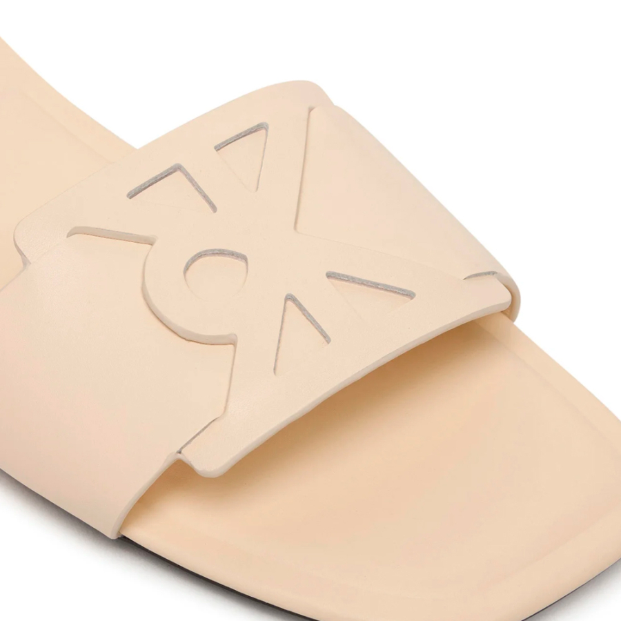 sandales-plates-provencales-en-cuir
