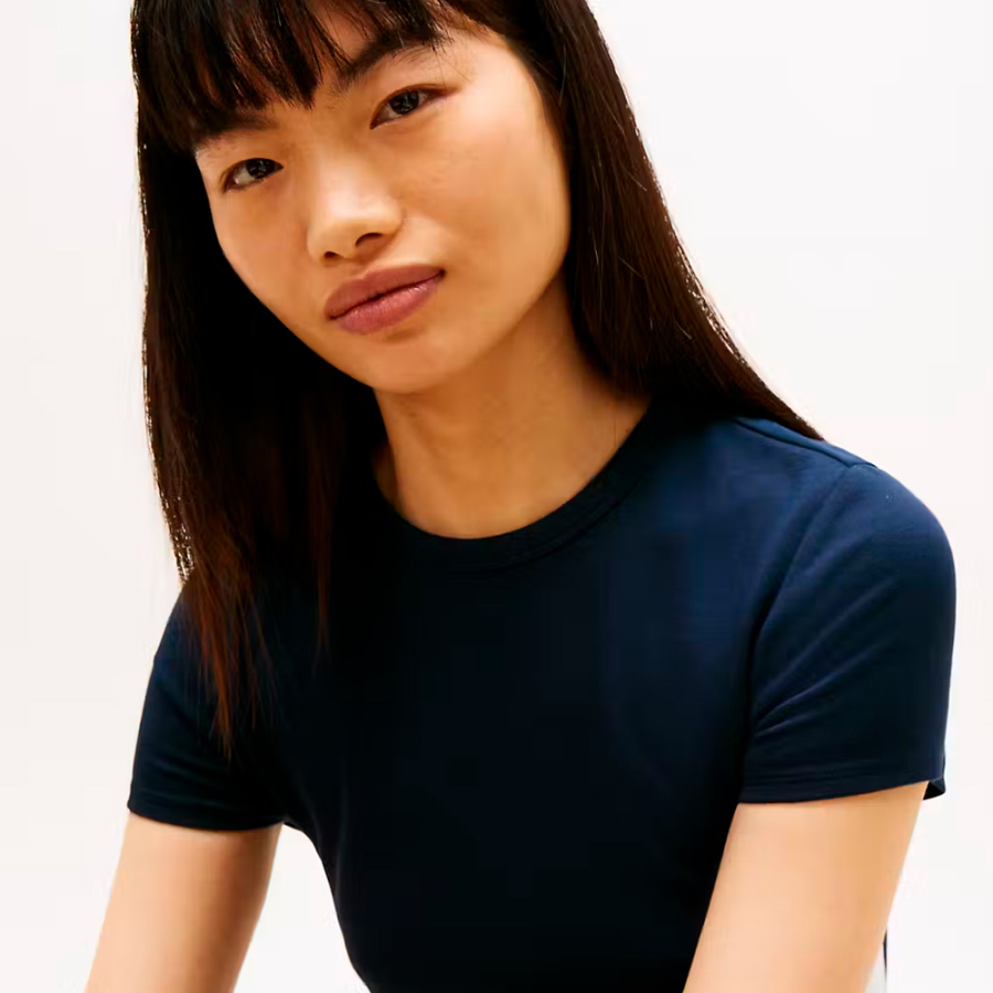 abito-aderente-con-nastro-adesivo