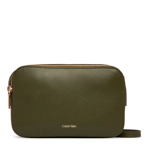 Calvin Klein Sac bandoulire style appareil photo avec logo mtallis - U Vert- Ref 70 €