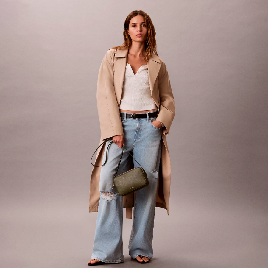sac-bandouliere-style-appareil-photo-avec-logo-metallise
