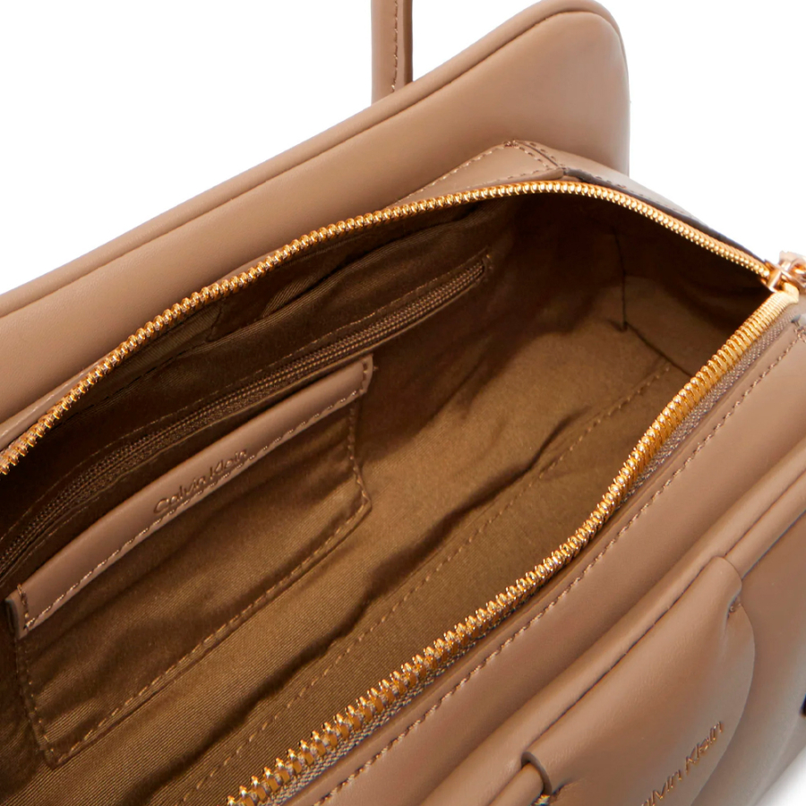 schultertasche-mit-ikonischem-logo