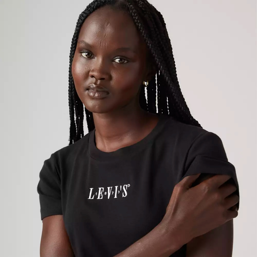 t-shirt-sportiva-essenziale-con-grafica