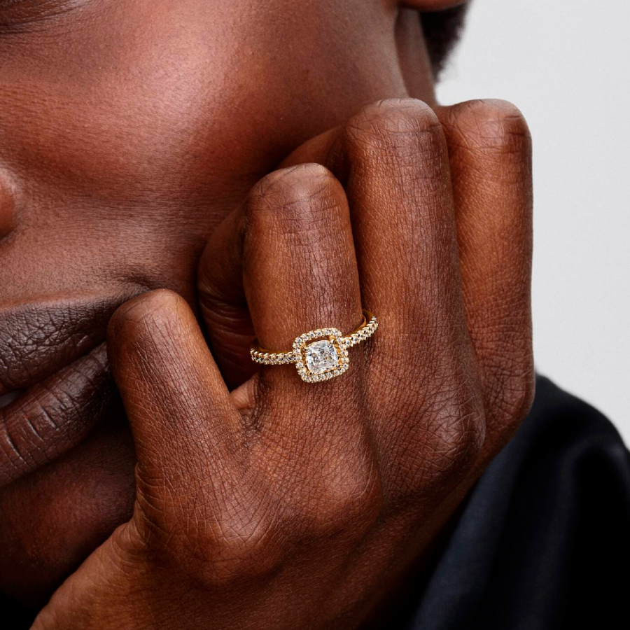 glanzender-quadratischer-transparenter-halo-ring-163555c01