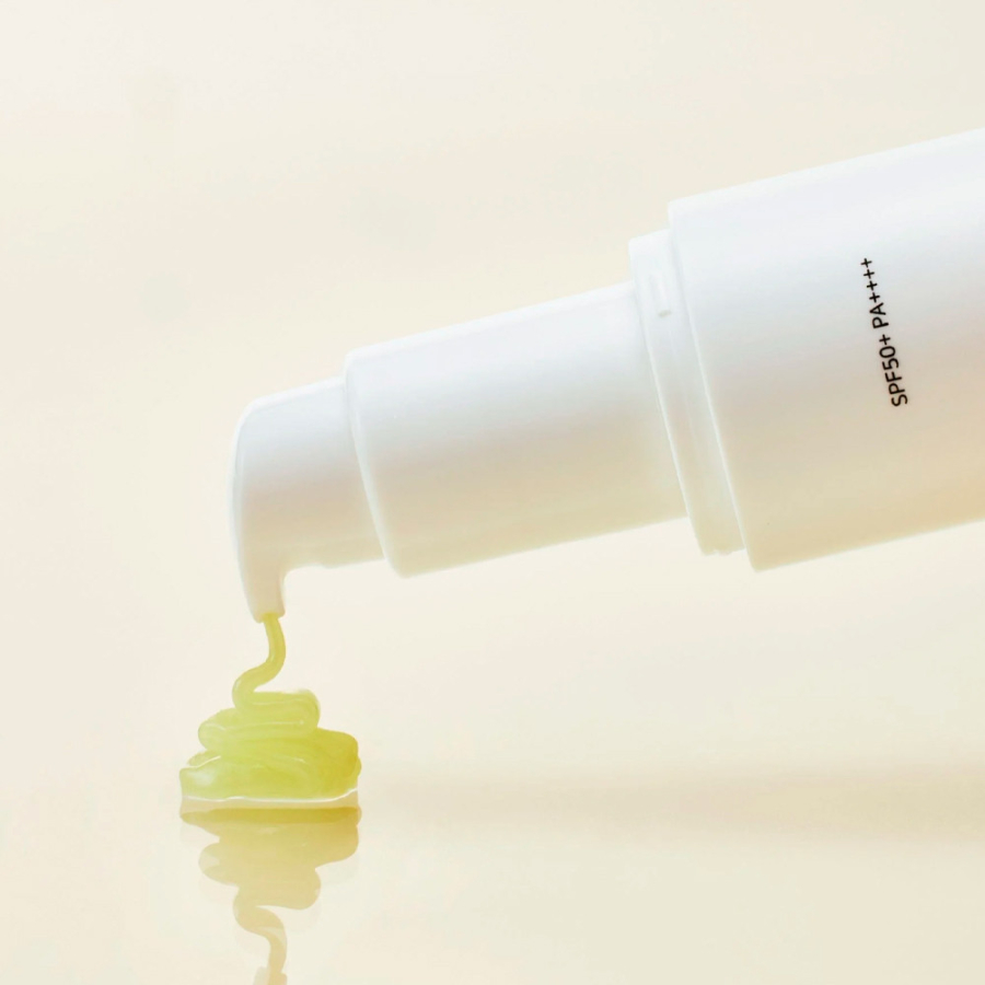 ginseng-moist-sun-serum-spf-50-pa-sunscreen