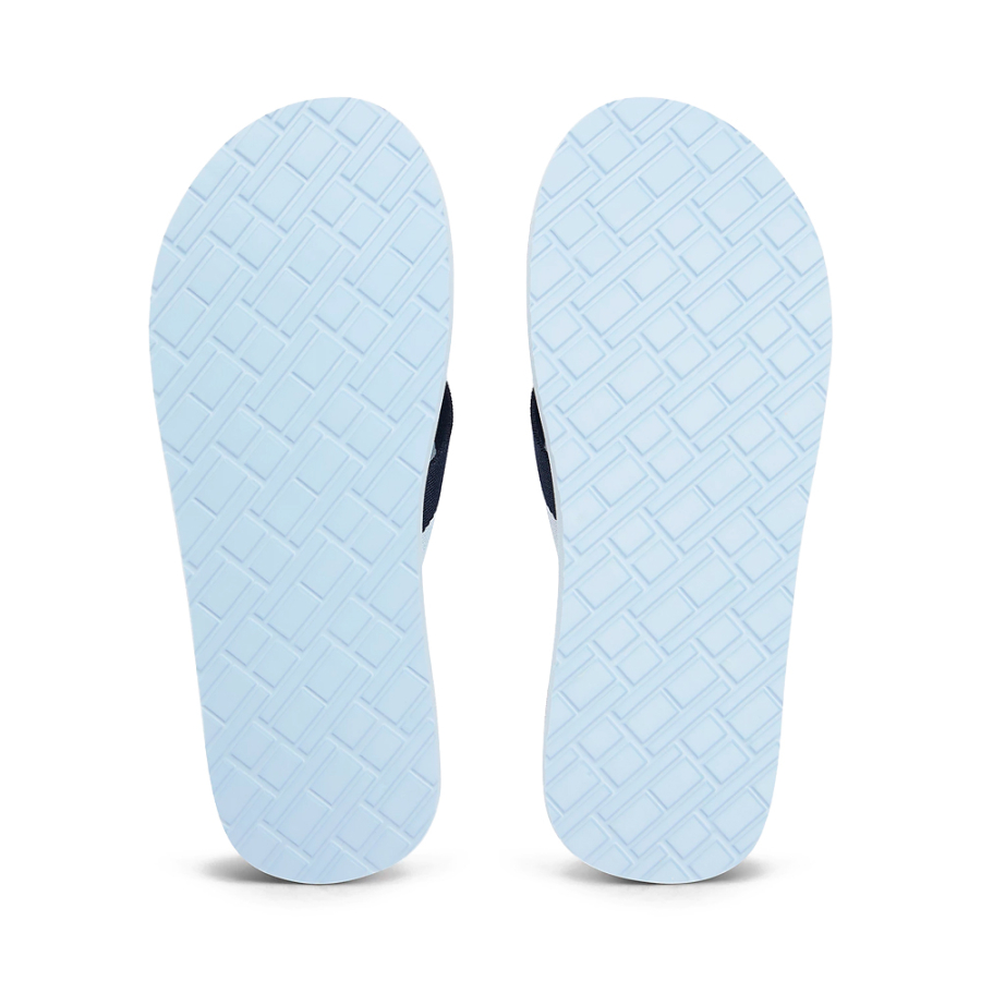 chanclas-con-logos-en-bajo-relieve