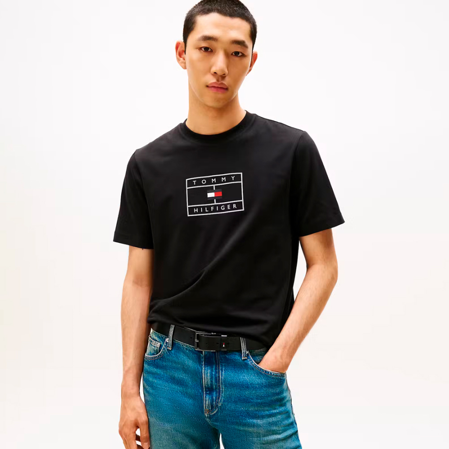 t-shirt-con-logo-grafico