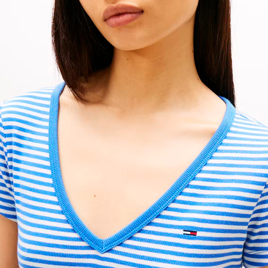 camiseta-basica-com-decote-em-v