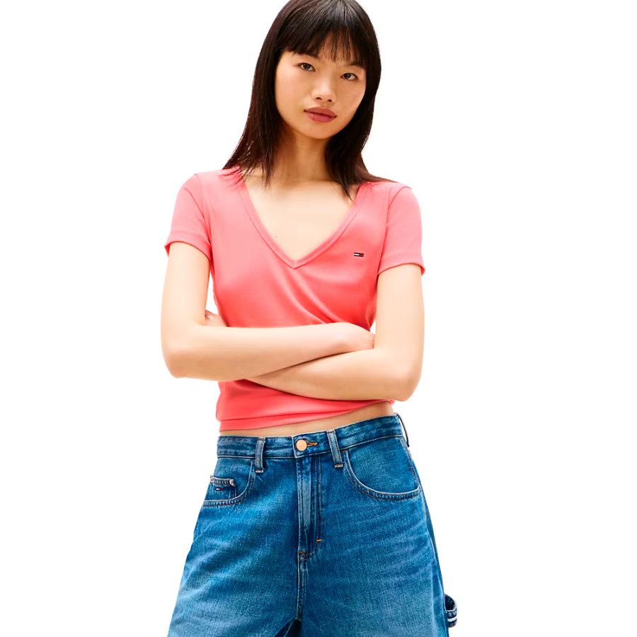 camiseta-essential-con-cuello-de-pico