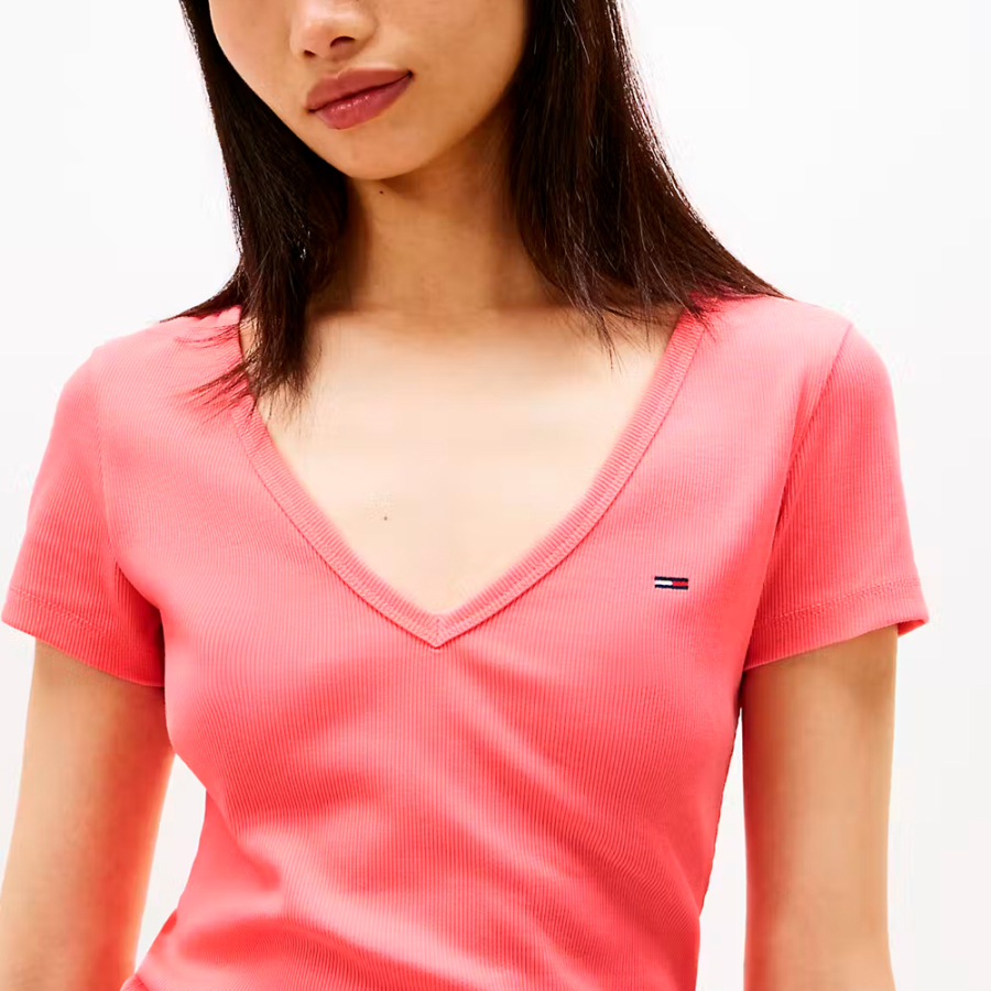 camiseta-essential-con-cuello-de-pico