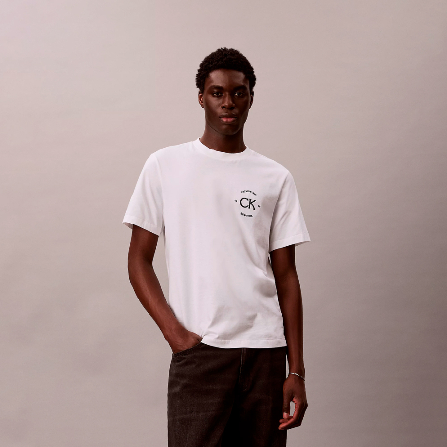 camiseta-com-logotipo-bordado