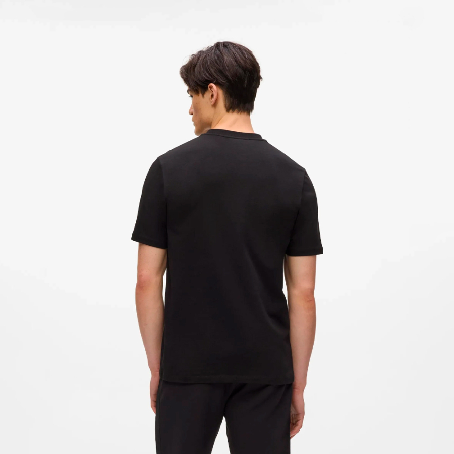 t-shirt-avec-ecusson-logo