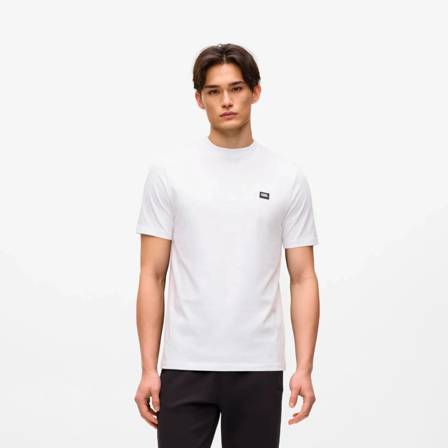 t-shirt-avec-ecusson-logo