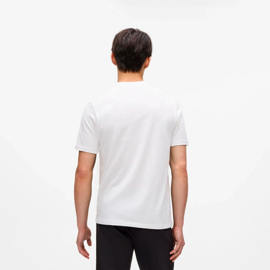 t-shirt-avec-ecusson-logo