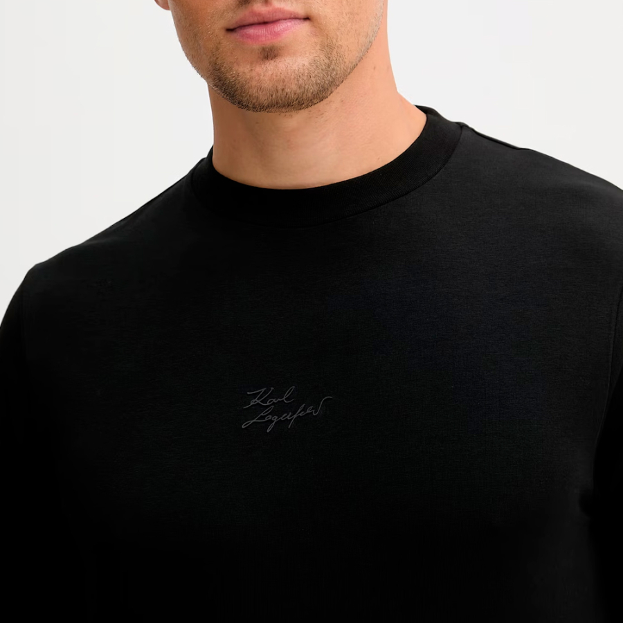 camiseta-com-logotipo-estampado-em-serigrafia