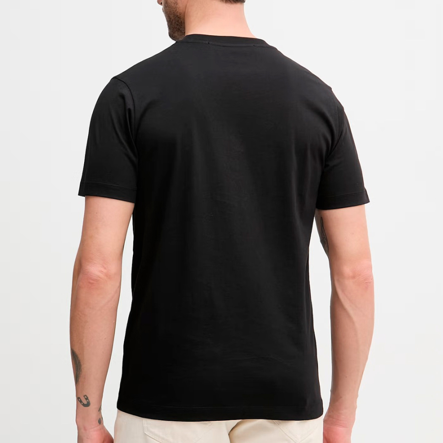 t-shirt-avec-logo-contrastant