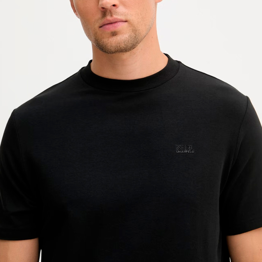 camiseta-con-monograma-de-manga-corta