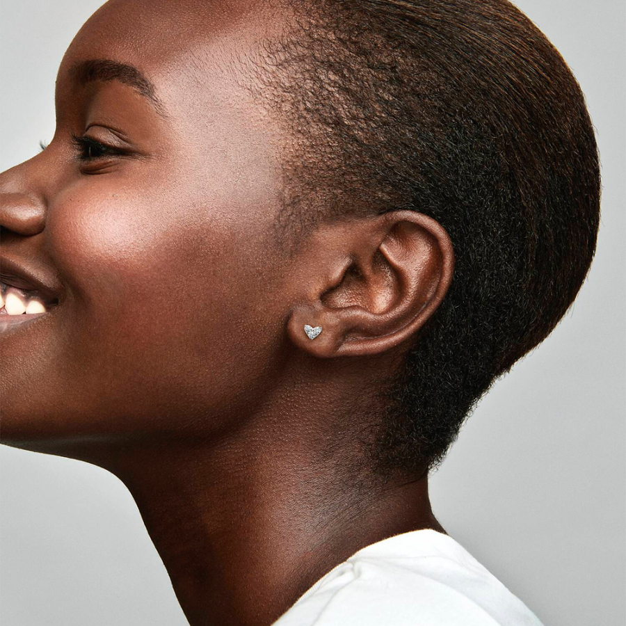 herzformige-ohrstecker-mit-drei-edelsteinen-293003c01