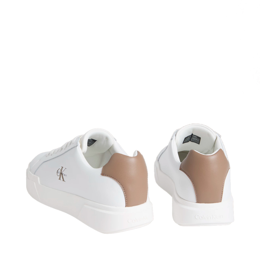 baskets-en-cuir-avec-logo-distinctif