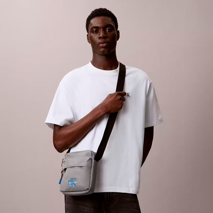 bold-reporter-crossbody-bag